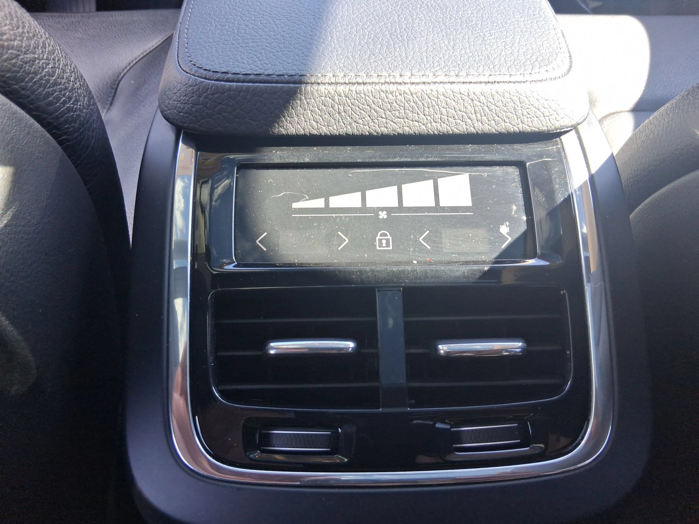 Used 2018 Volvo XC90 T5 Momentum w/ Convenience Package AWD/4WD image 22
