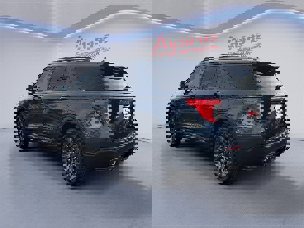 Used 2023 Ford Explorer XLT w/ Equipment Group 202A image 3