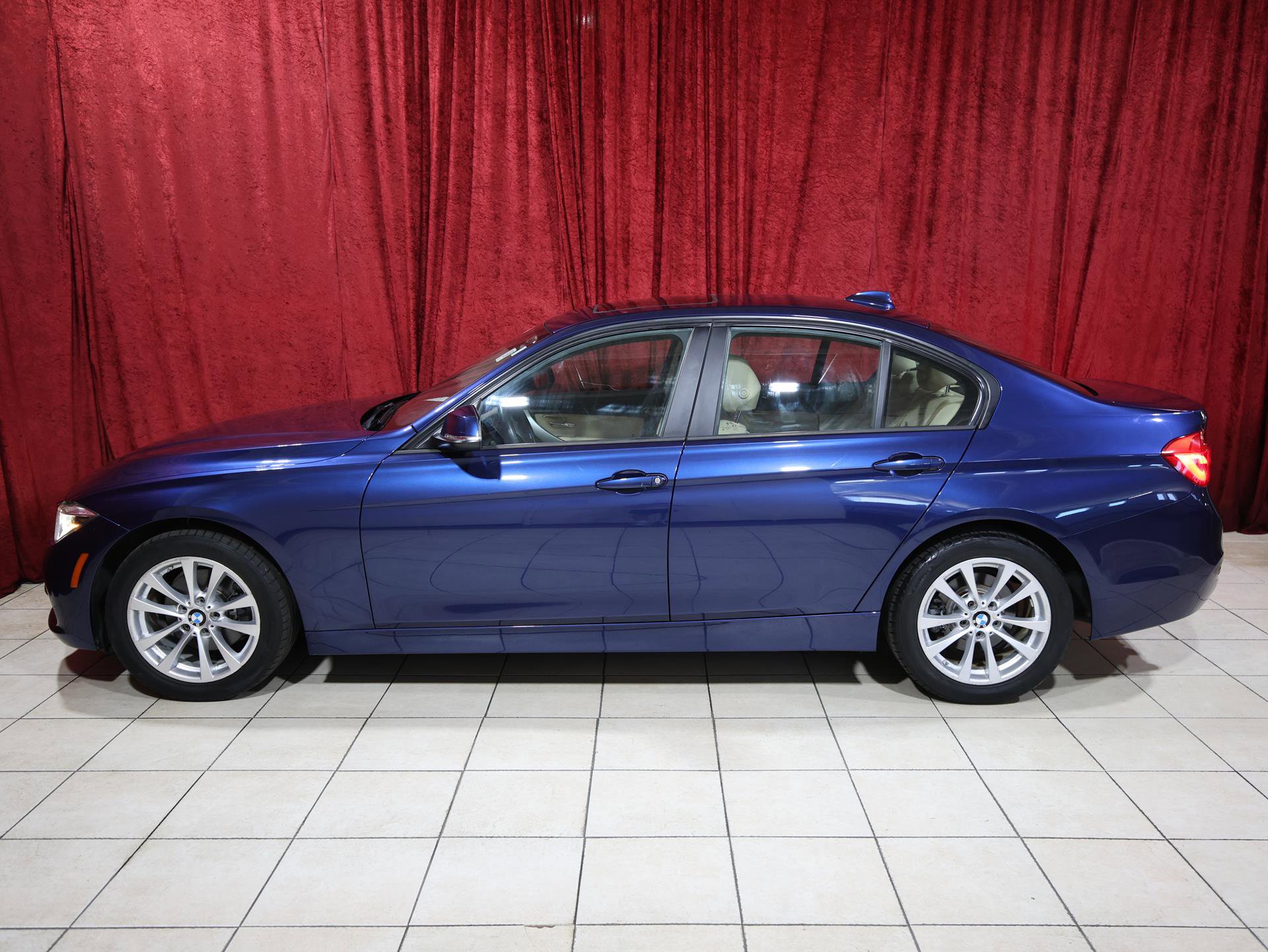 Used 2018 BMW 320i Sedan RWD image 4