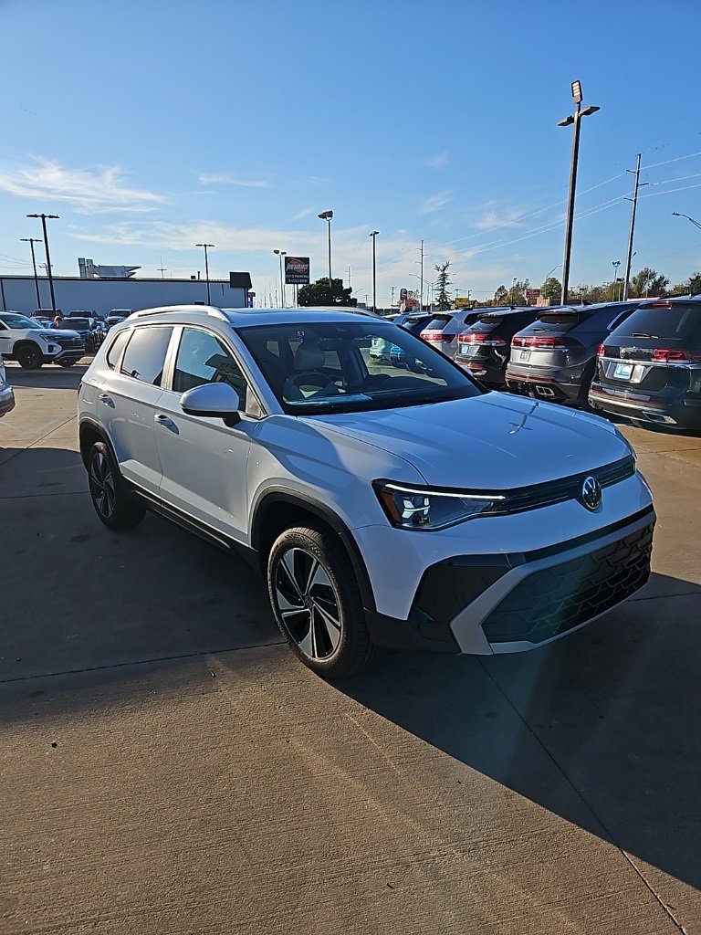 New 2026 Volkswagen Taos SE image 3