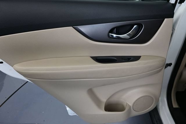 Used 2016 Nissan Rogue SV FWD image 31
