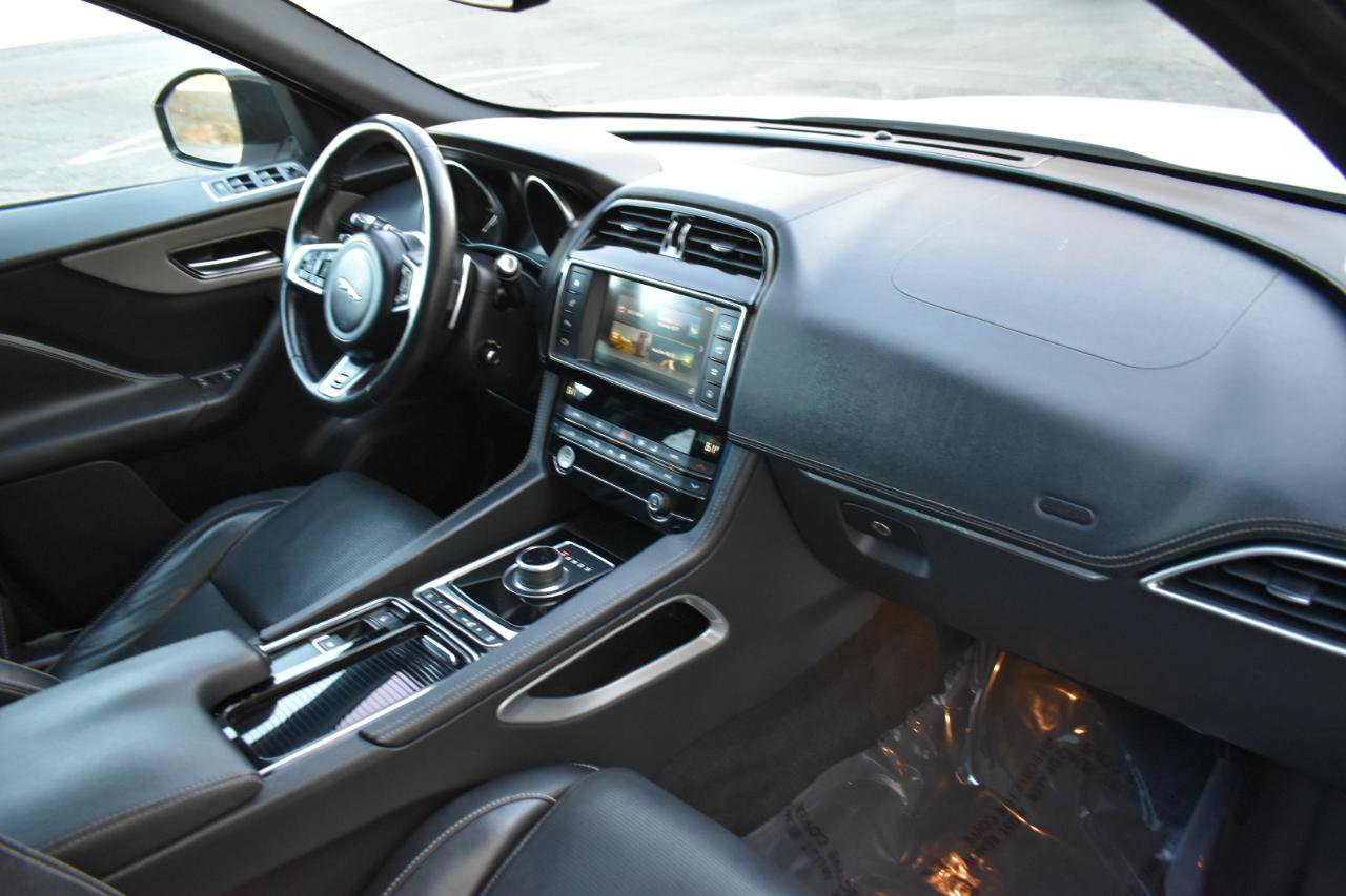 Used 2018 Jaguar F-PACE S AWD/4WD image 13