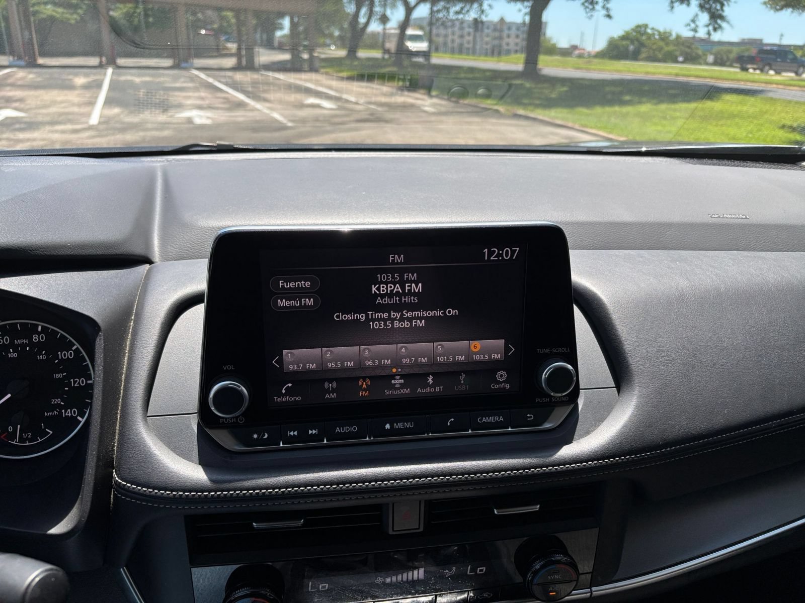 Used 2025 Nissan Rogue SV FWD image 17