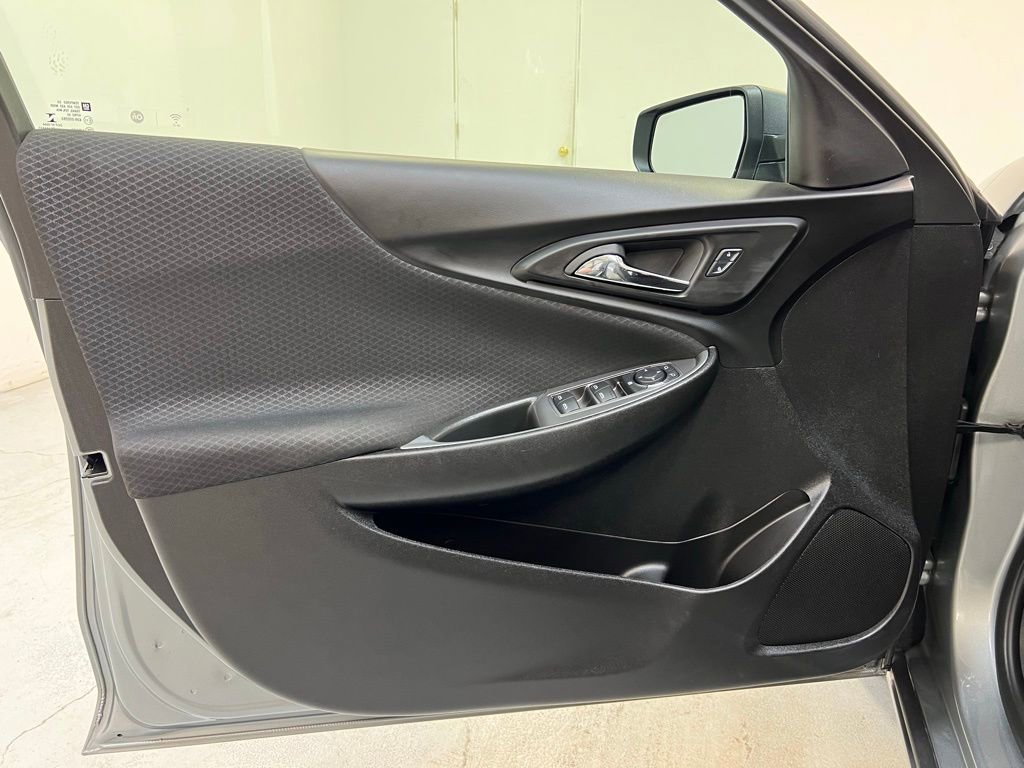 Used 2025 Chevrolet Malibu LS image 14
