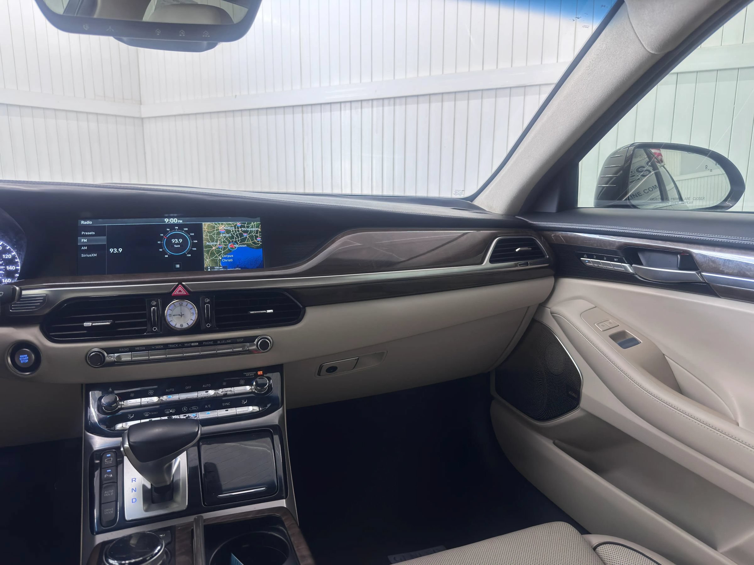 Used 2017 Genesis G90 3.3T Premium RWD image 16