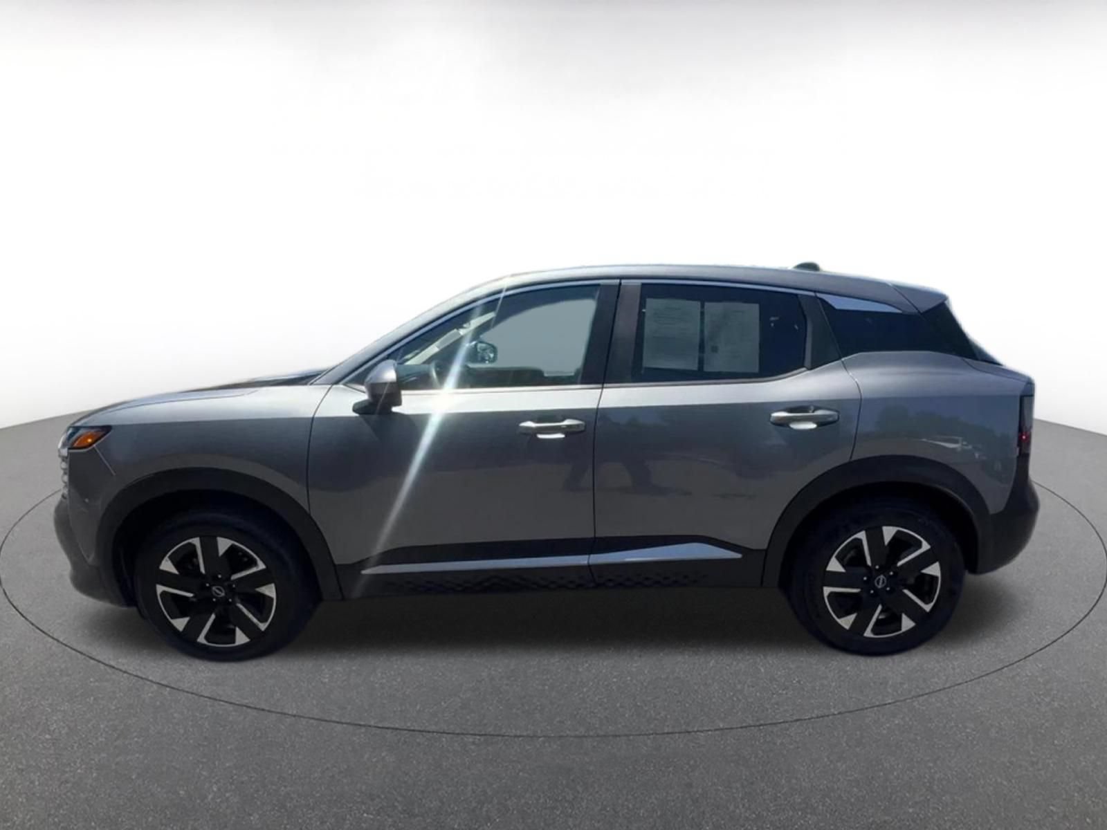 Used 2025 Nissan Kicks SV AWD/4WD image 9