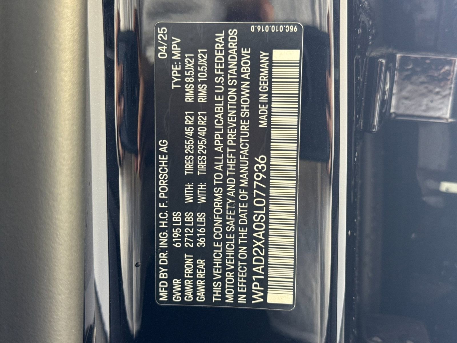 Certified 2025 Porsche Macan Electric image 36