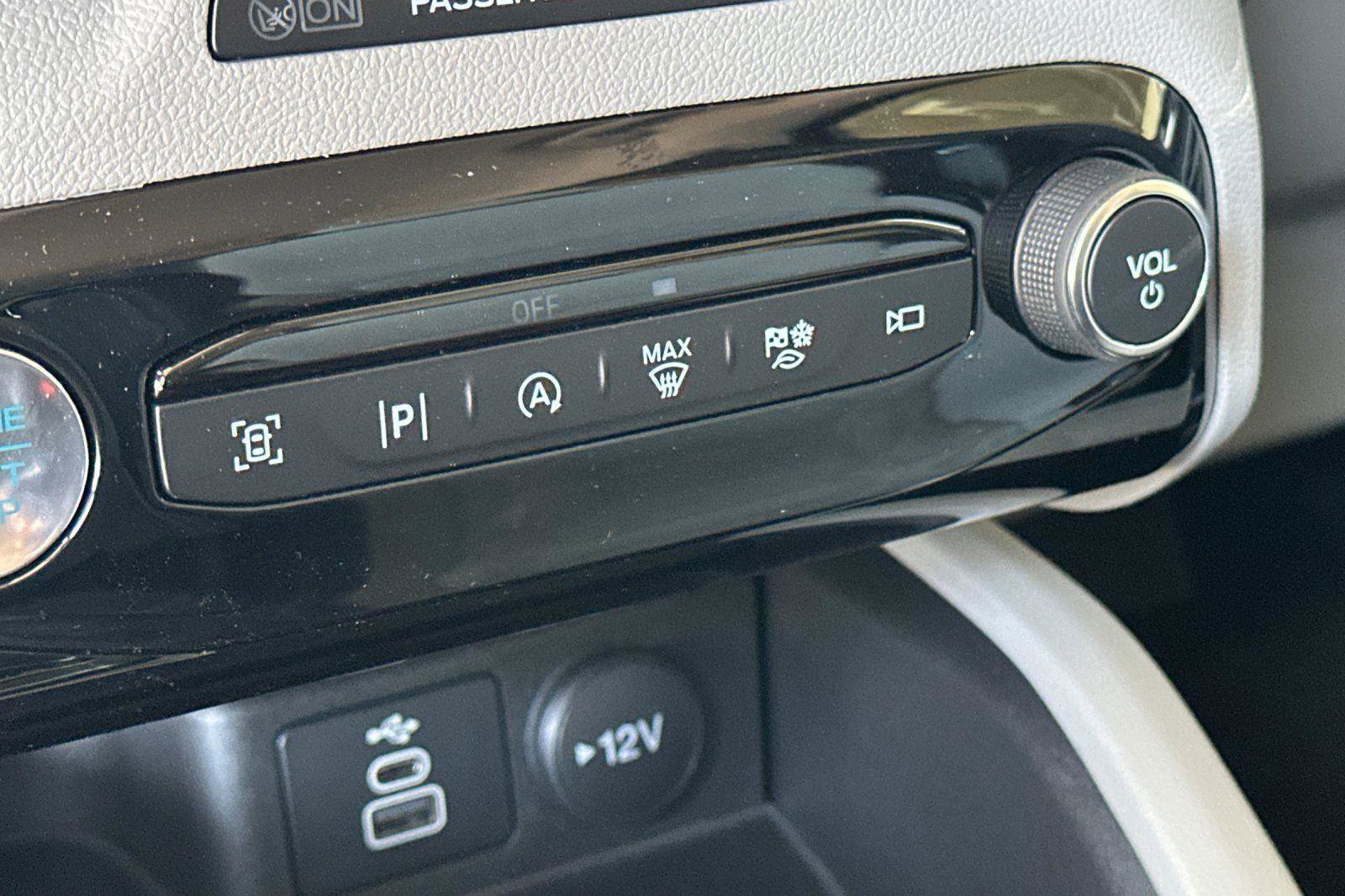 New 2024 Ford Escape Platinum w/ Premium Technology Package image 24