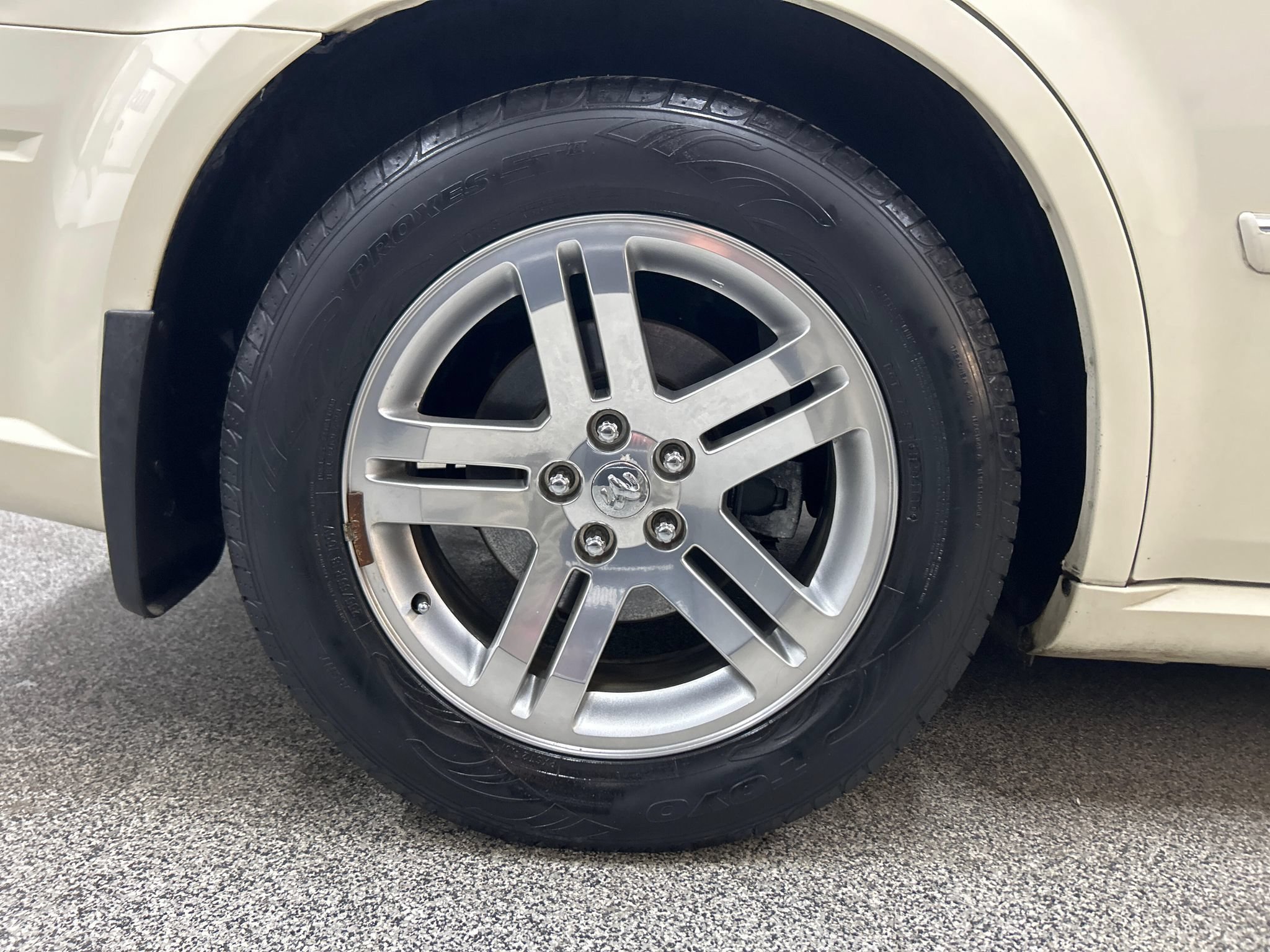 Used 2005 Dodge Magnum R/T w/ Convenience Group II RWD image 7
