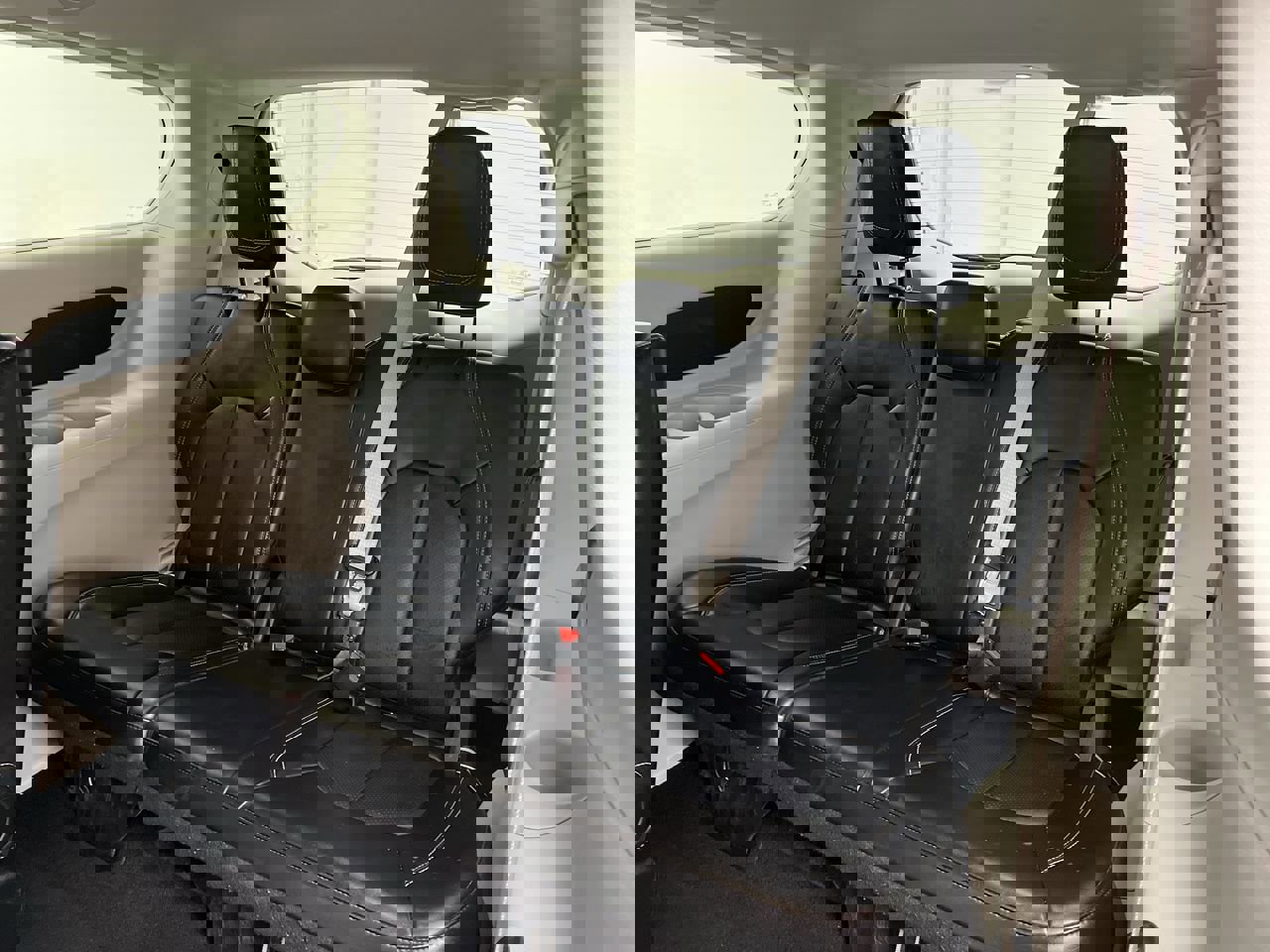 Used 2024 Chrysler Pacifica Touring-L image 13