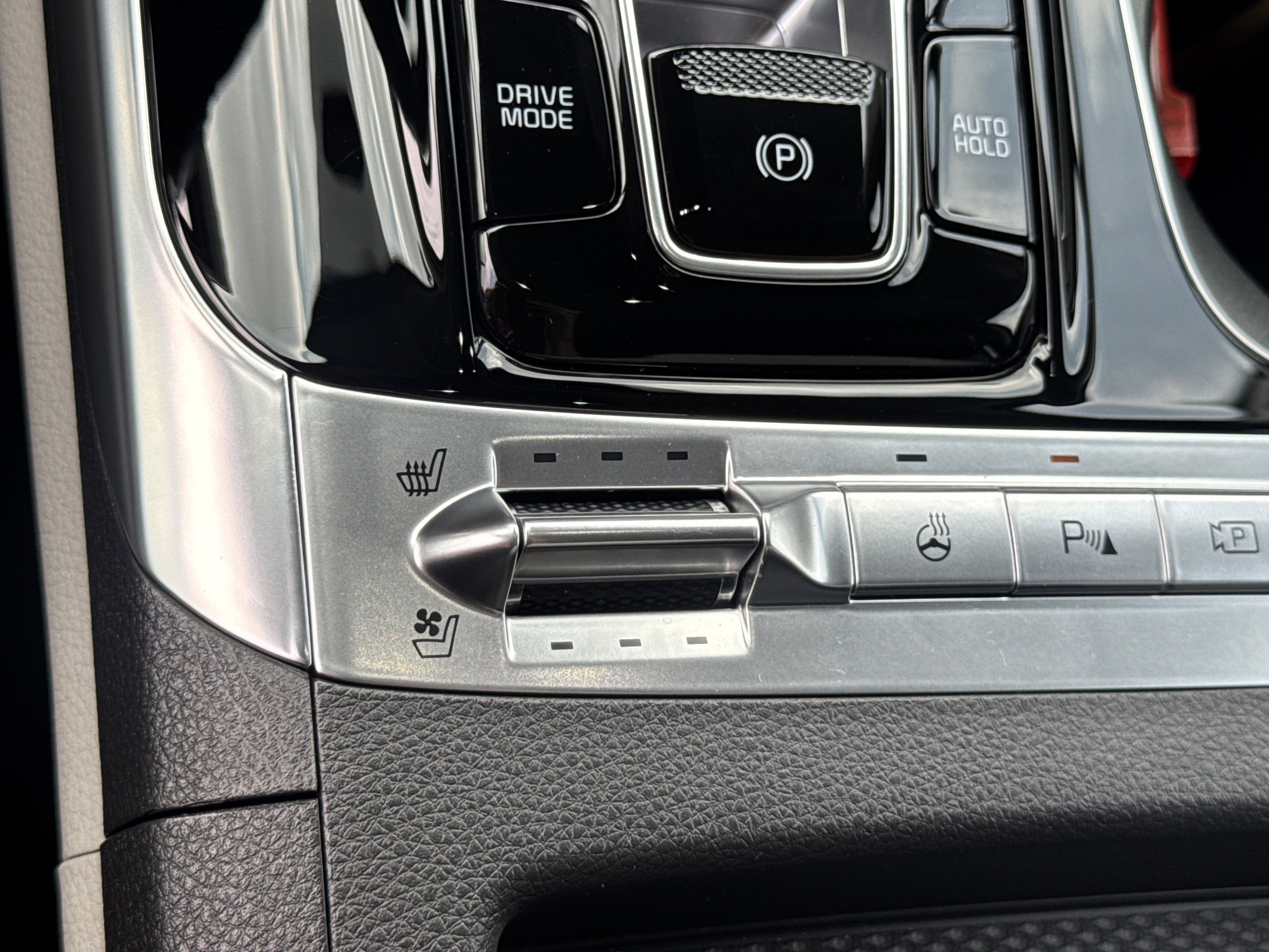 Certified 2024 Kia Carnival SX Prestige image 32