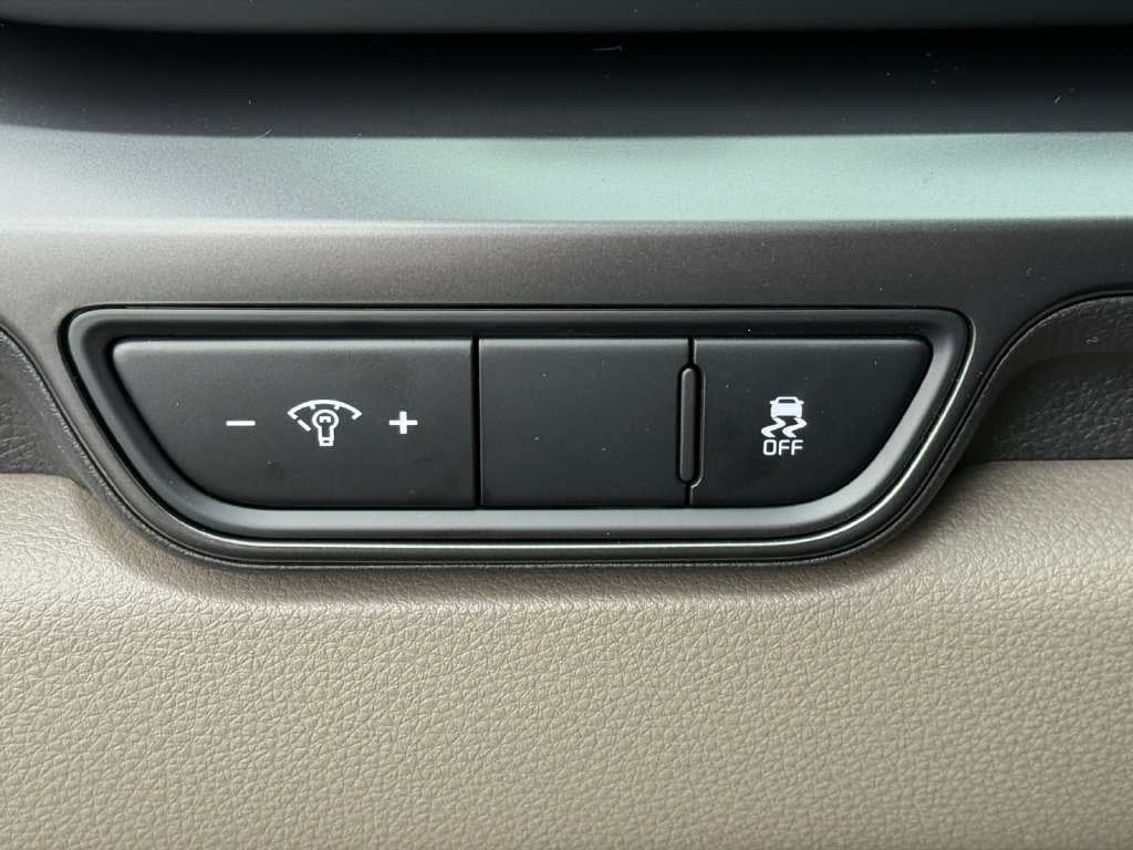 New 2026 Kia Carnival FWD image 23