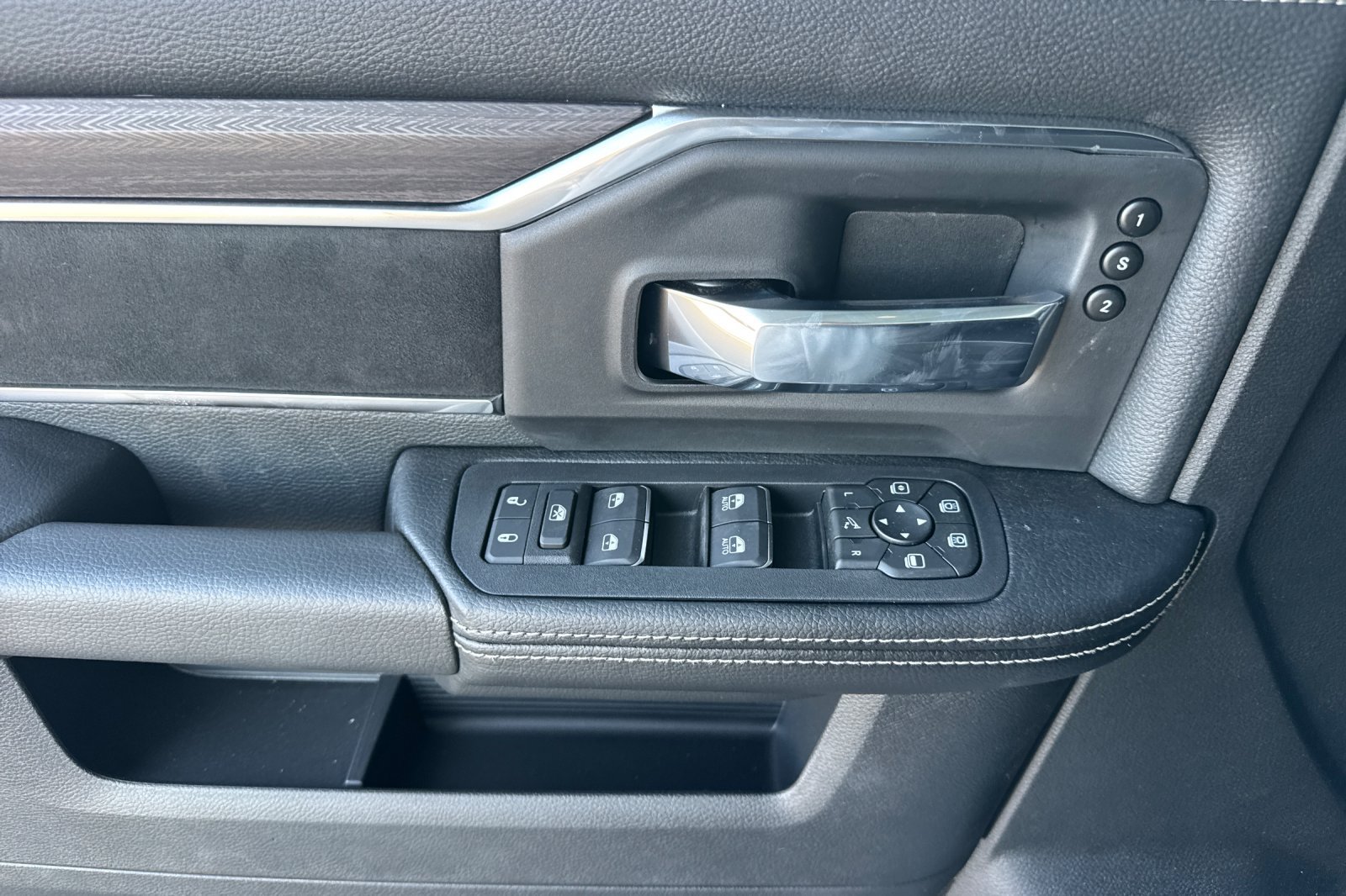 New 2027 RAM 3500 Laramie AWD/4WD image 10