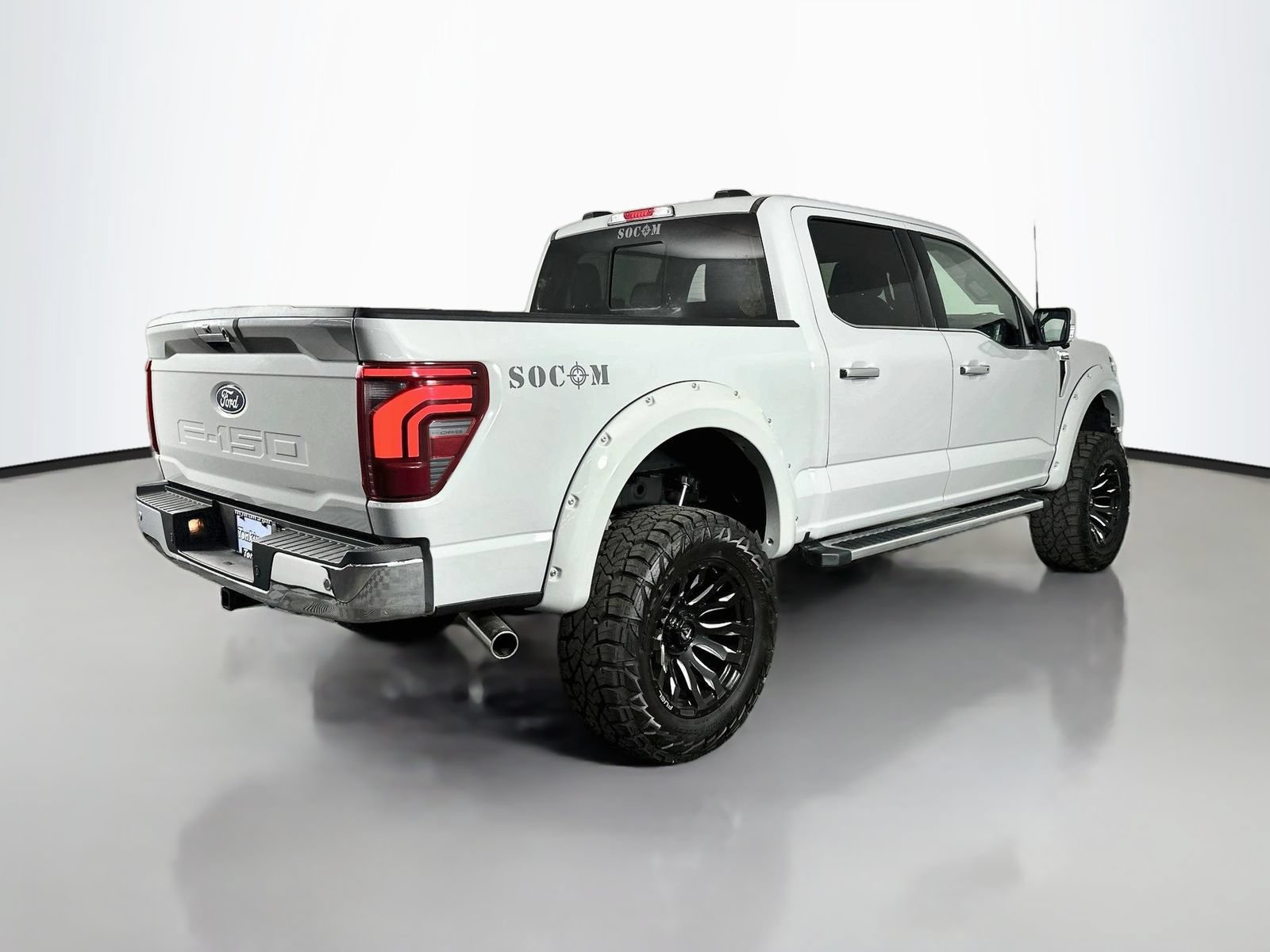 Used 2024 Ford F150 Lariat w/ Tow/Haul Package AWD/4WD image 8