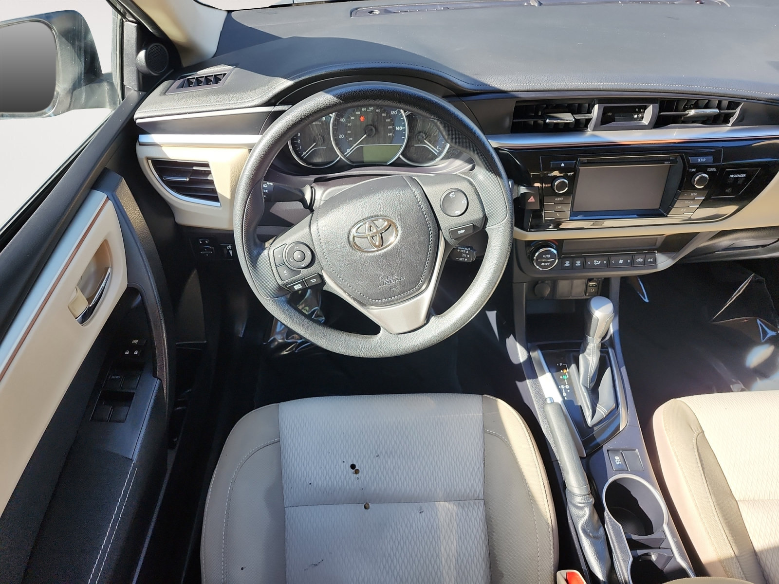 Used 2016 Toyota Corolla LE FWD image 10