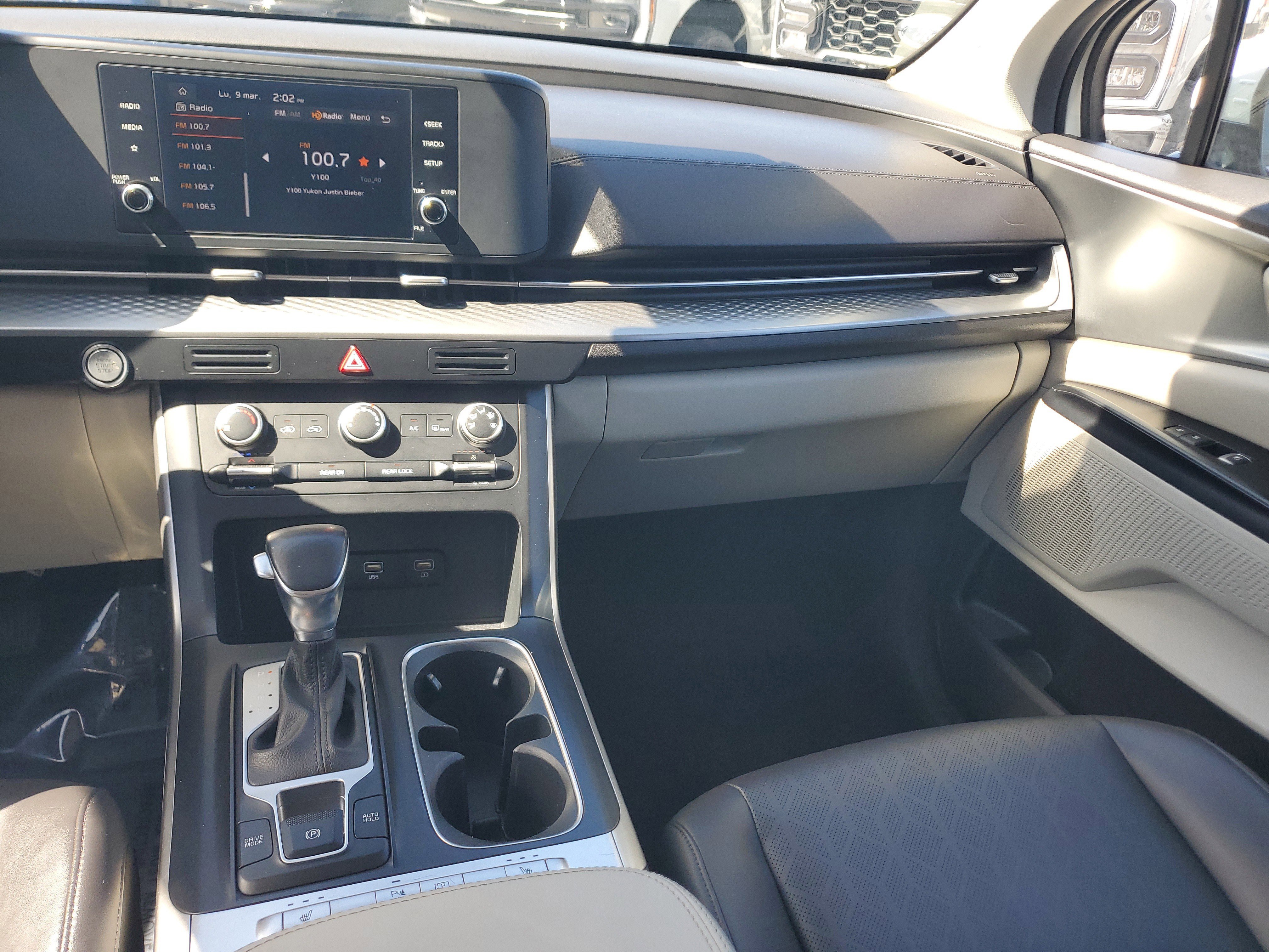 Used 2023 Kia Carnival LX image 18