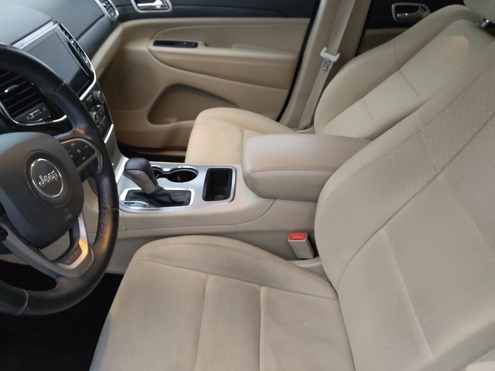 Used 2022 Jeep Grand Cherokee Laredo E AWD/4WD image 17