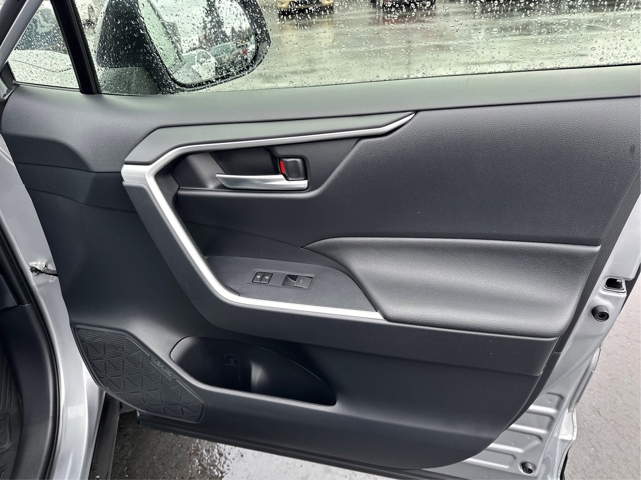 Used 2025 Toyota RAV4 XLE w/ Weather Package image 22