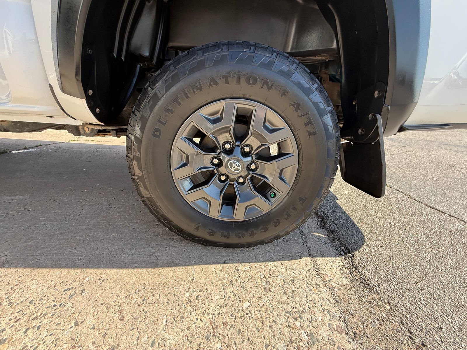 Used 2021 Toyota Tacoma SR5 w/ Trail Edition image 15