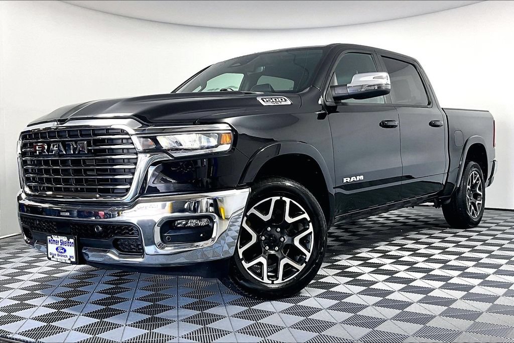 Used 2025 RAM 1500 Laramie AWD/4WD image 2