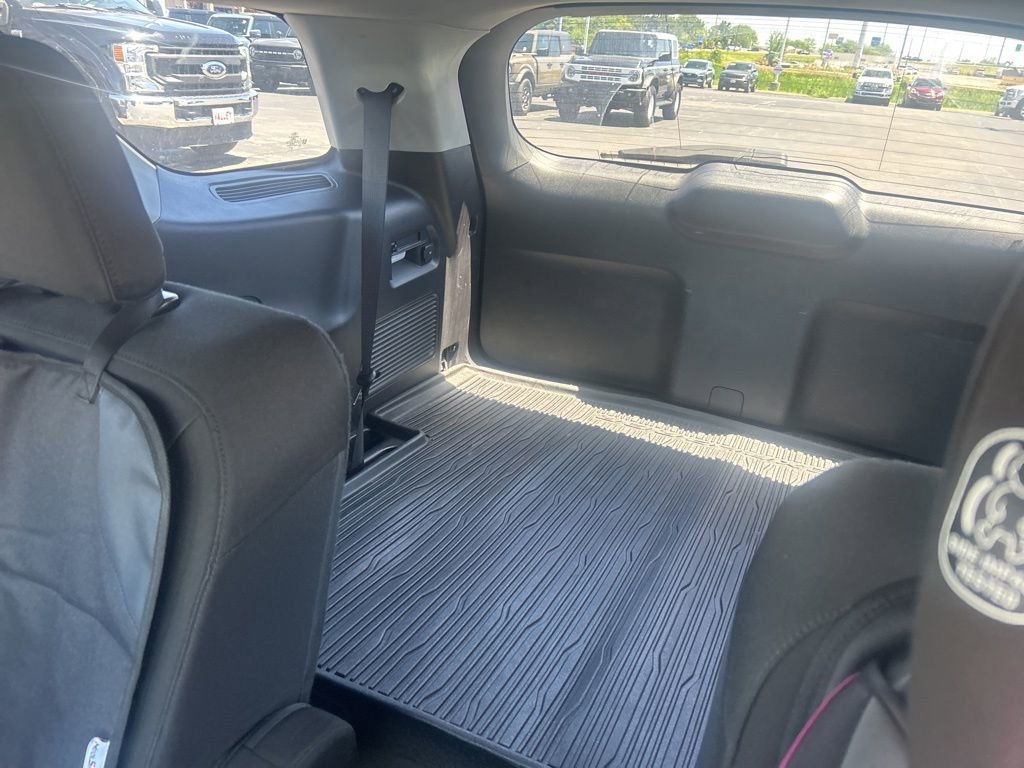 Used 2021 Ford Explorer XLT RWD image 28