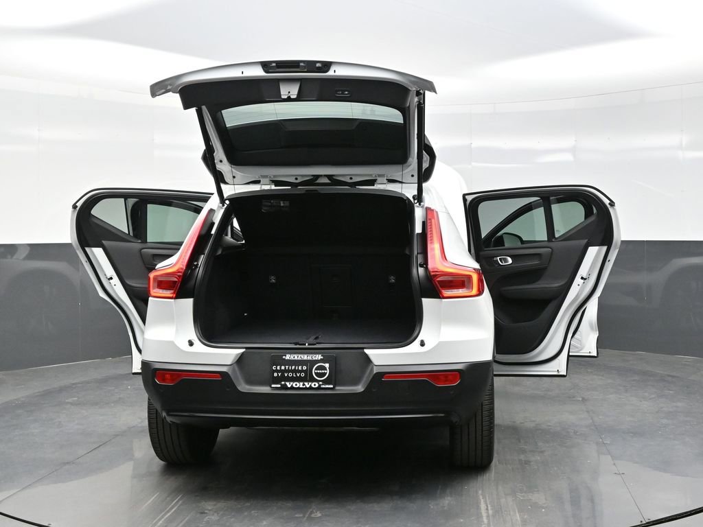 Used 2025 Volvo XC40 B5 Plus image 40