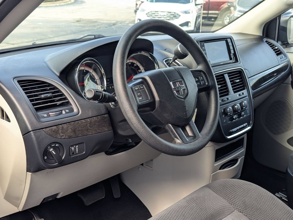 Used 2019 Dodge Grand Caravan SE w/ UConnect Hands-Free Group FWD image 9