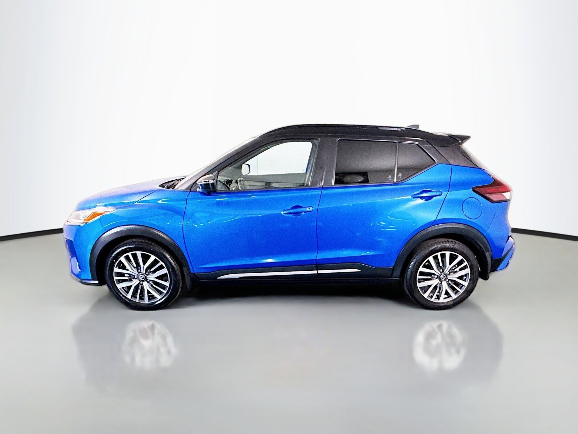 Used 2021 Nissan Kicks SR FWD image 6