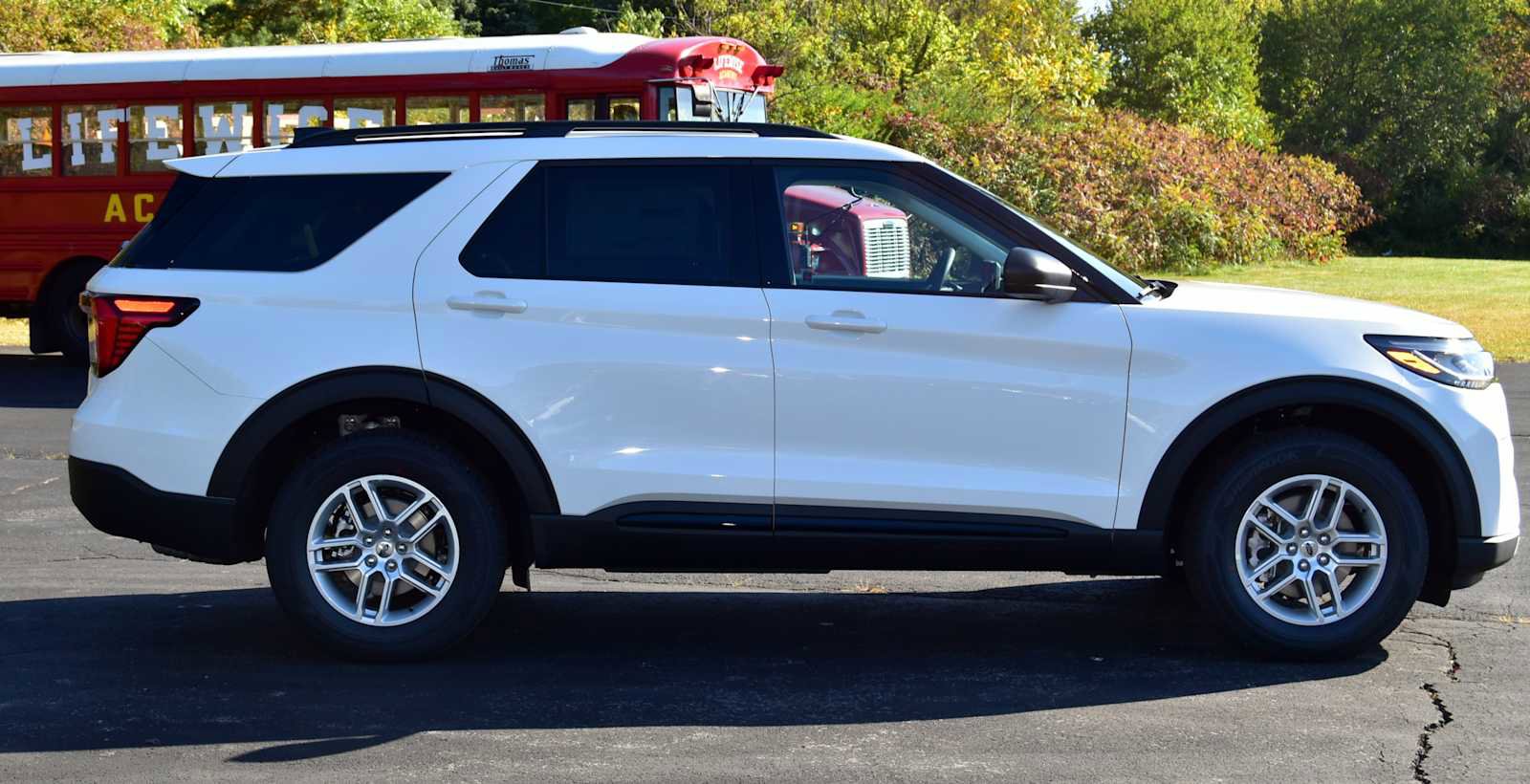 New 2026 Ford Explorer Active image 2