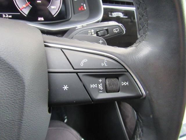 Used 2022 Audi Q8 Premium image 43