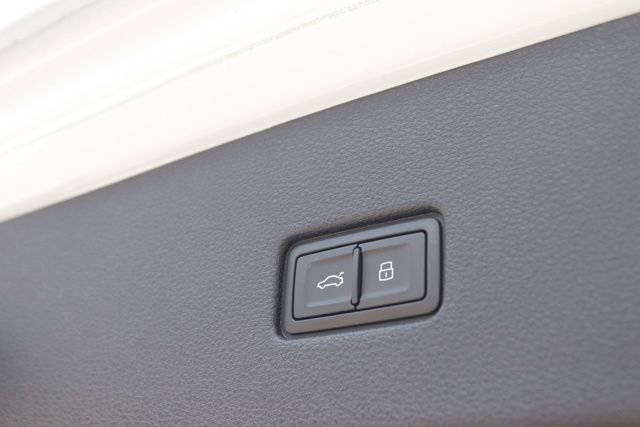 Used 2024 Audi Q8 Premium image 6