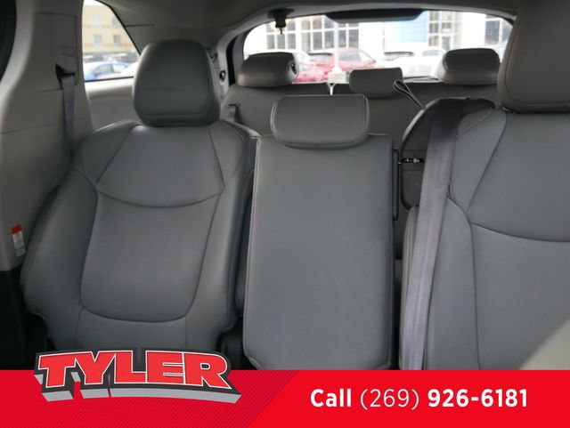 Used 2024 Toyota Sienna XLE FWD image 40