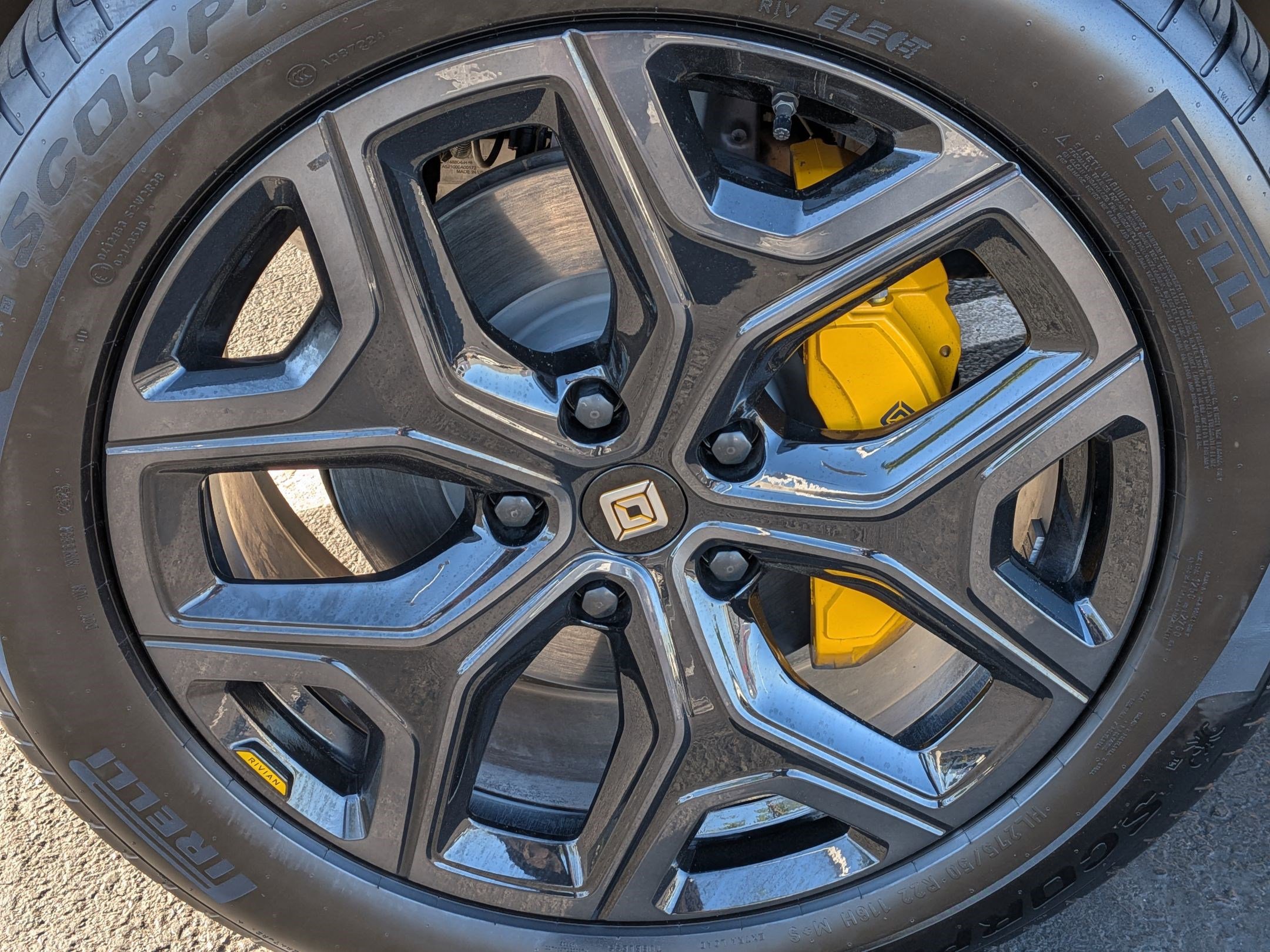 Used 2026 Rivian R1T Premium image 13