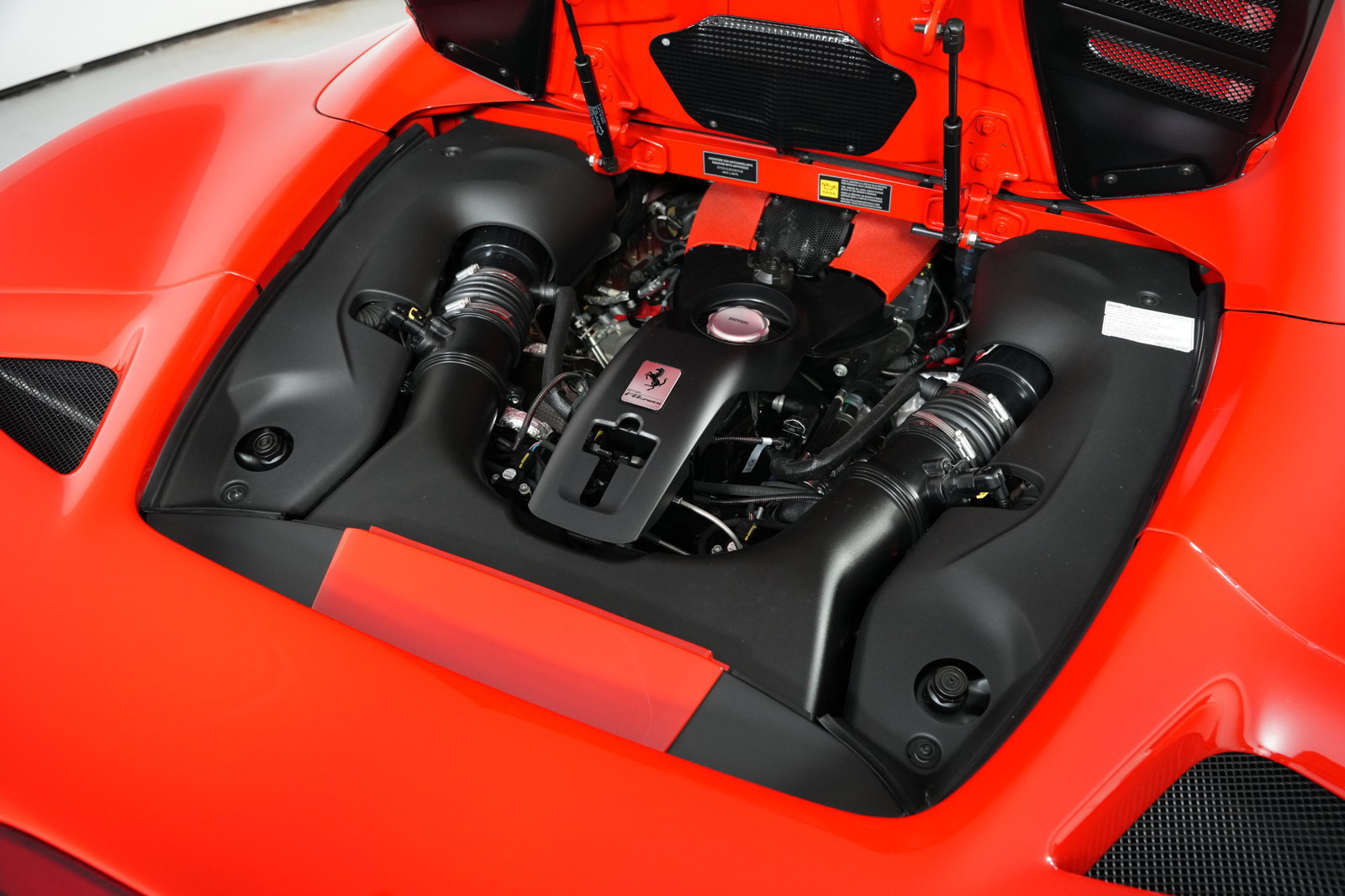 Used 2022 Ferrari F8 Spider RWD image 14
