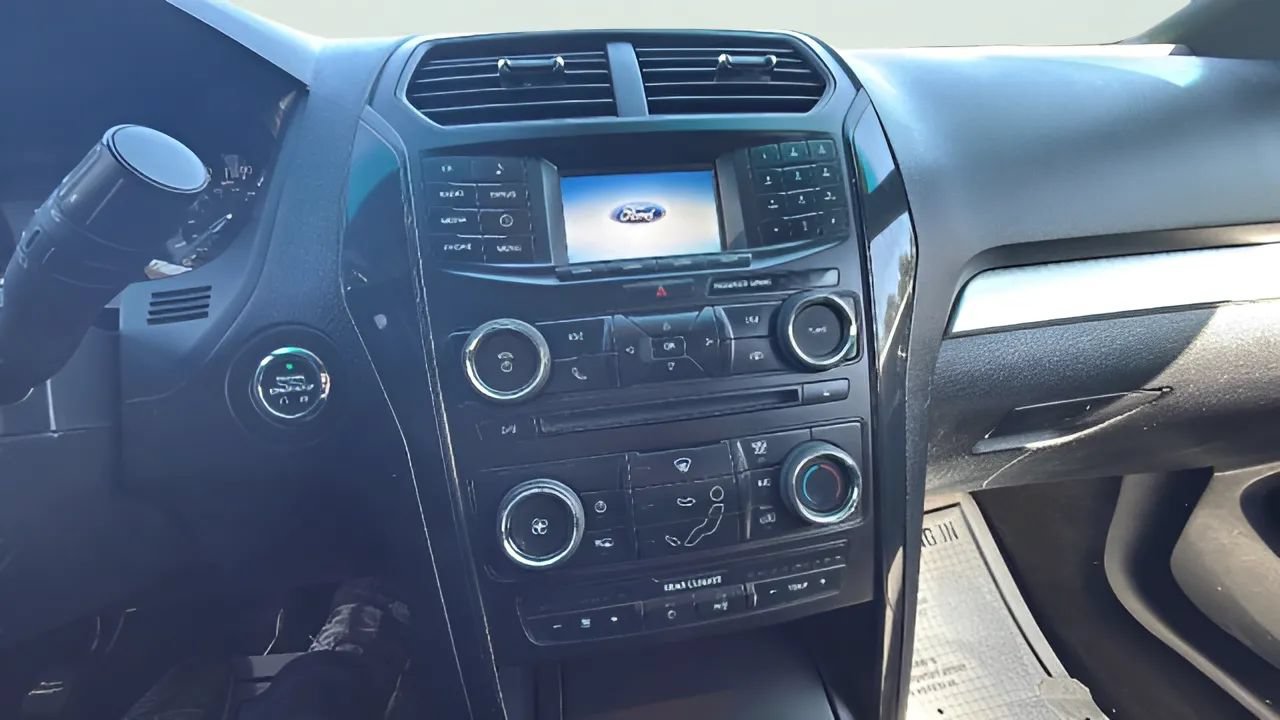 Used 2016 Ford Explorer XLT AWD/4WD image 14