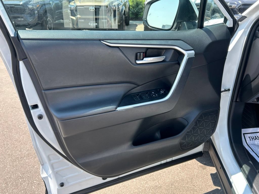 Used 2025 Toyota RAV4 XLE AWD/4WD image 20