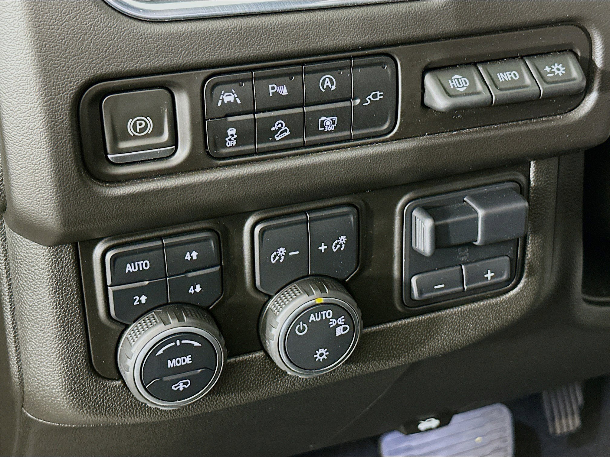 Used 2022 Chevrolet Tahoe High Country AWD/4WD image 17