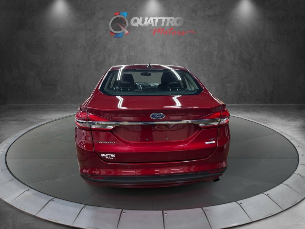 Used 2017 Ford Fusion SE w/ Fusion SE Technology Package FWD image 4