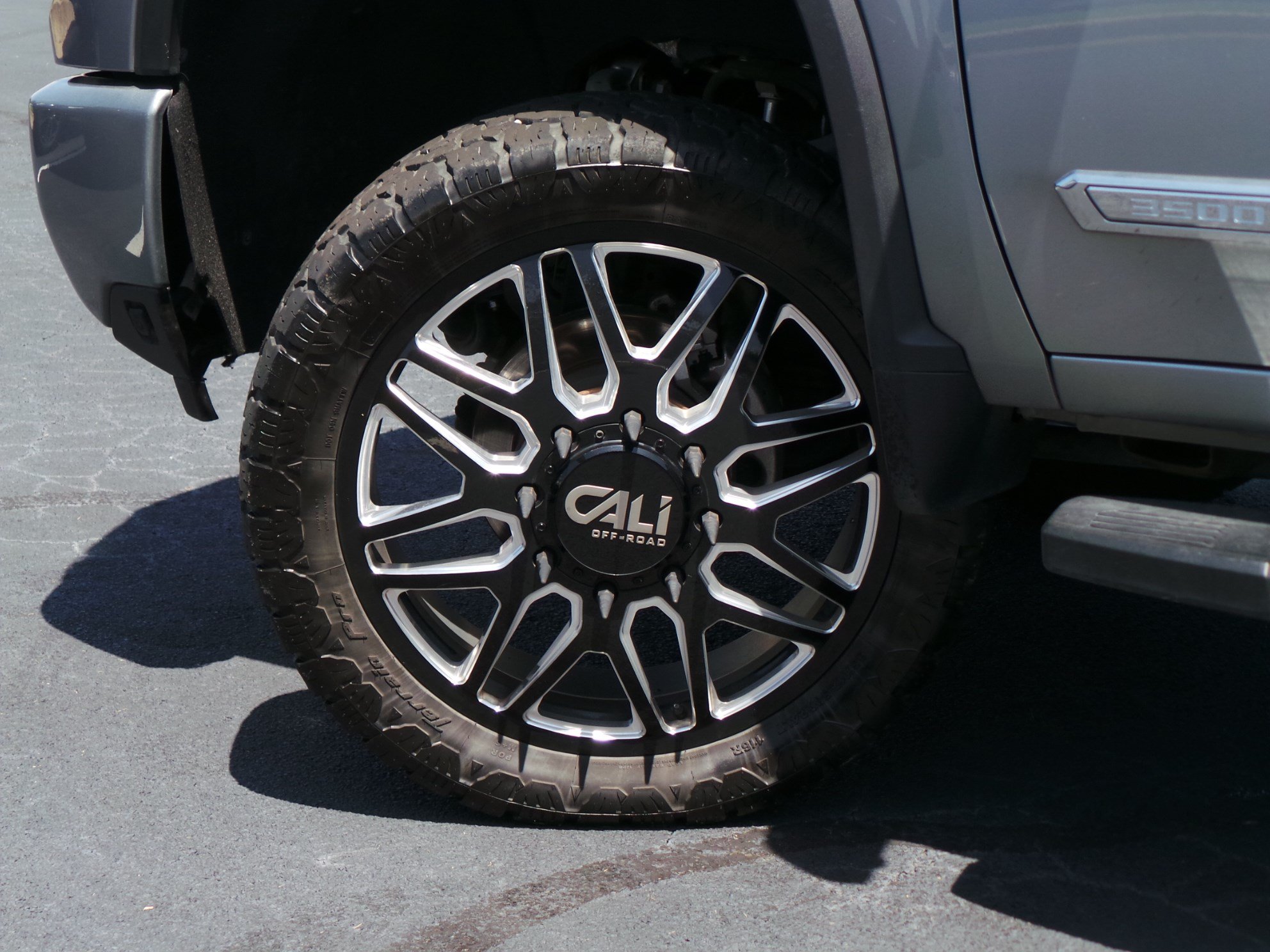 Used 2025 Chevrolet Silverado 3500 High Country w/ High Country Premium Package AWD/4WD image 23