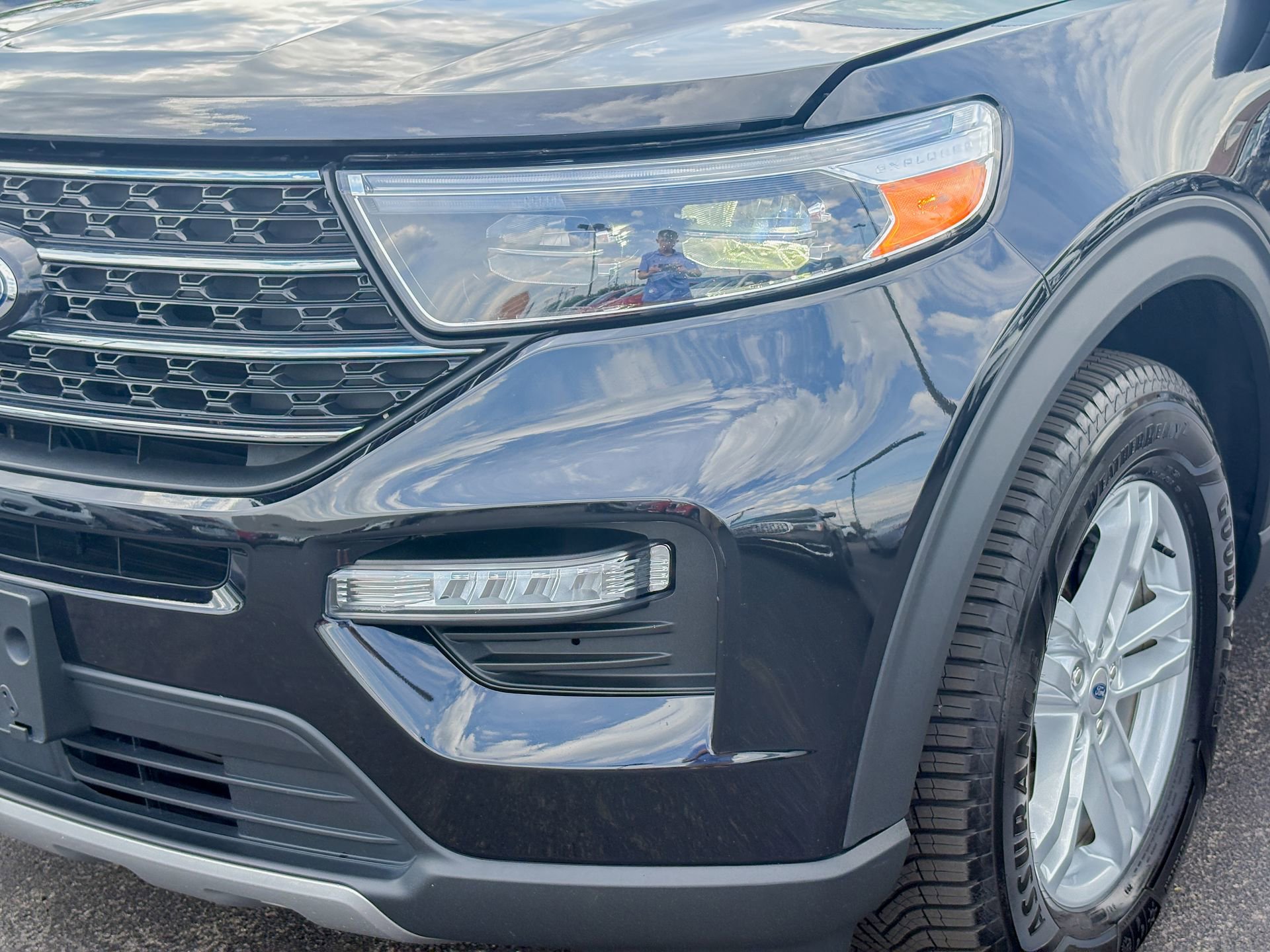 Used 2022 Ford Explorer XLT w/ Equipment Group 202A AWD/4WD image 8