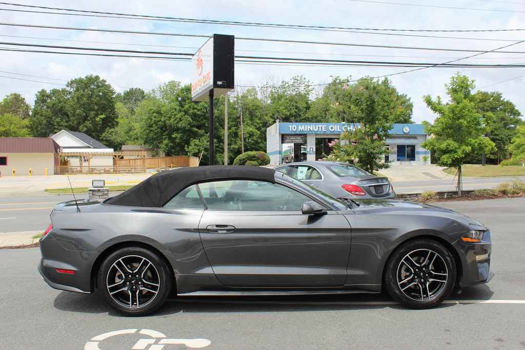 Used 2018 Ford Mustang Premium RWD image 4