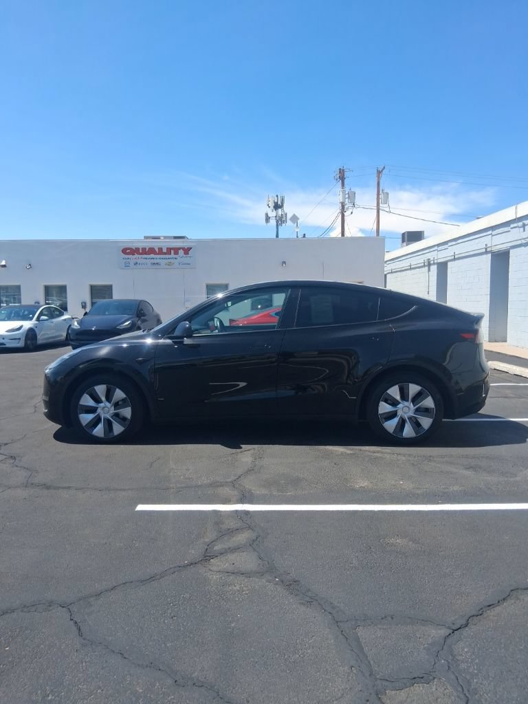 Used 2023 Tesla Model Y Long Range AWD/4WD image 2