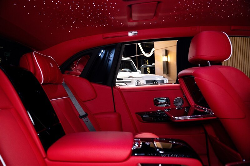Used 2024 Rolls-Royce Phantom Sedan RWD image 8