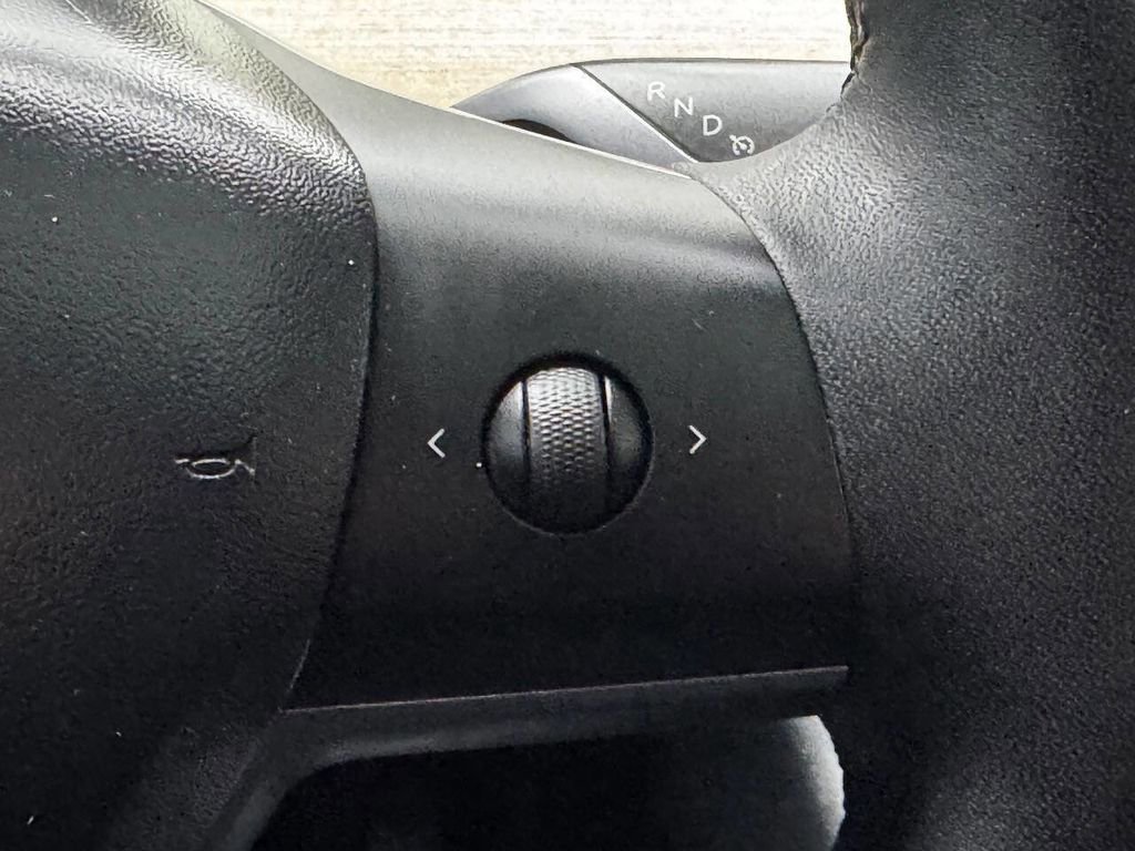 Used 2021 Tesla Model Y Long Range image 29