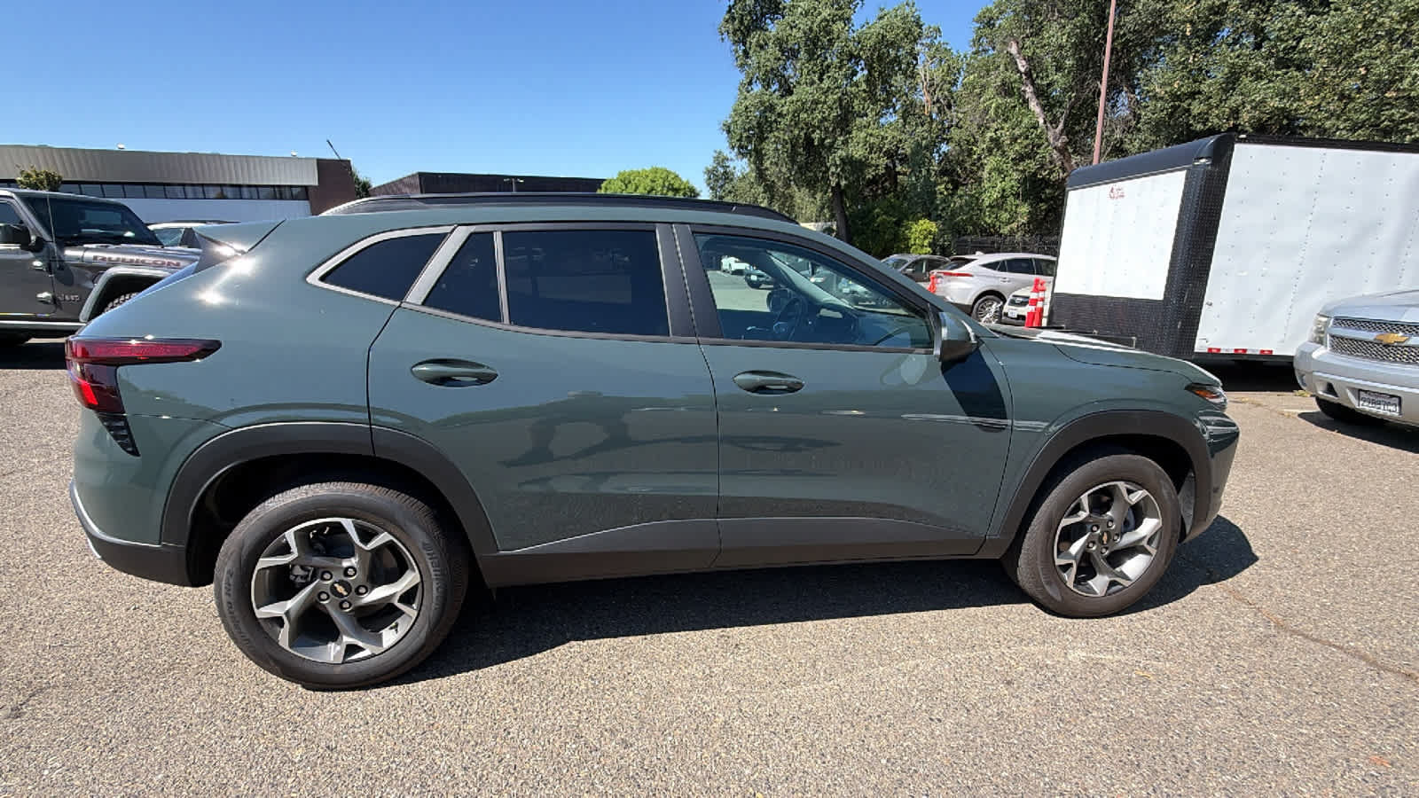 Used 2025 Chevrolet Trax LT w/ Driver Confidence Package FWD image 4