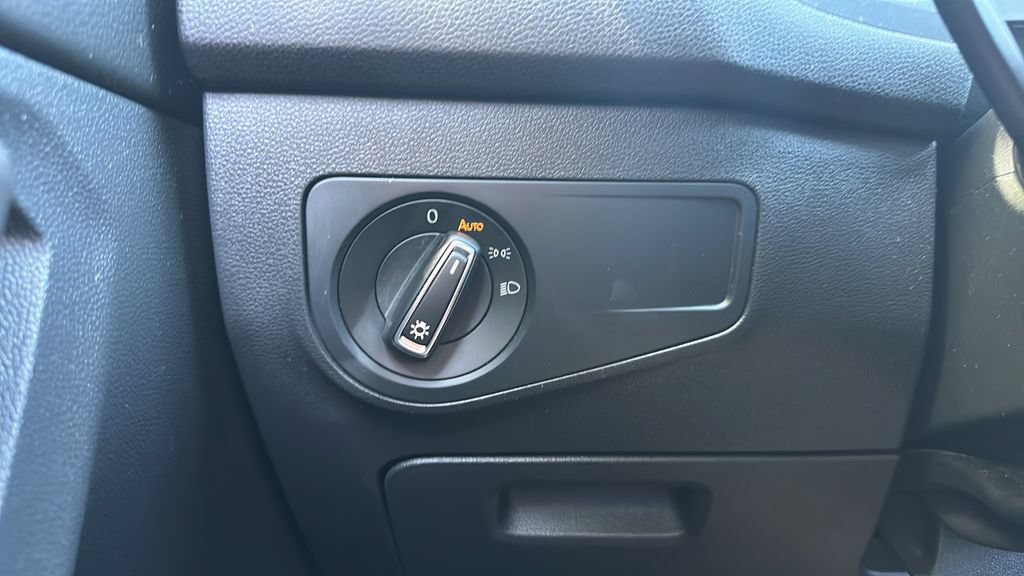 Certified 2022 Volkswagen Tiguan SE FWD image 31