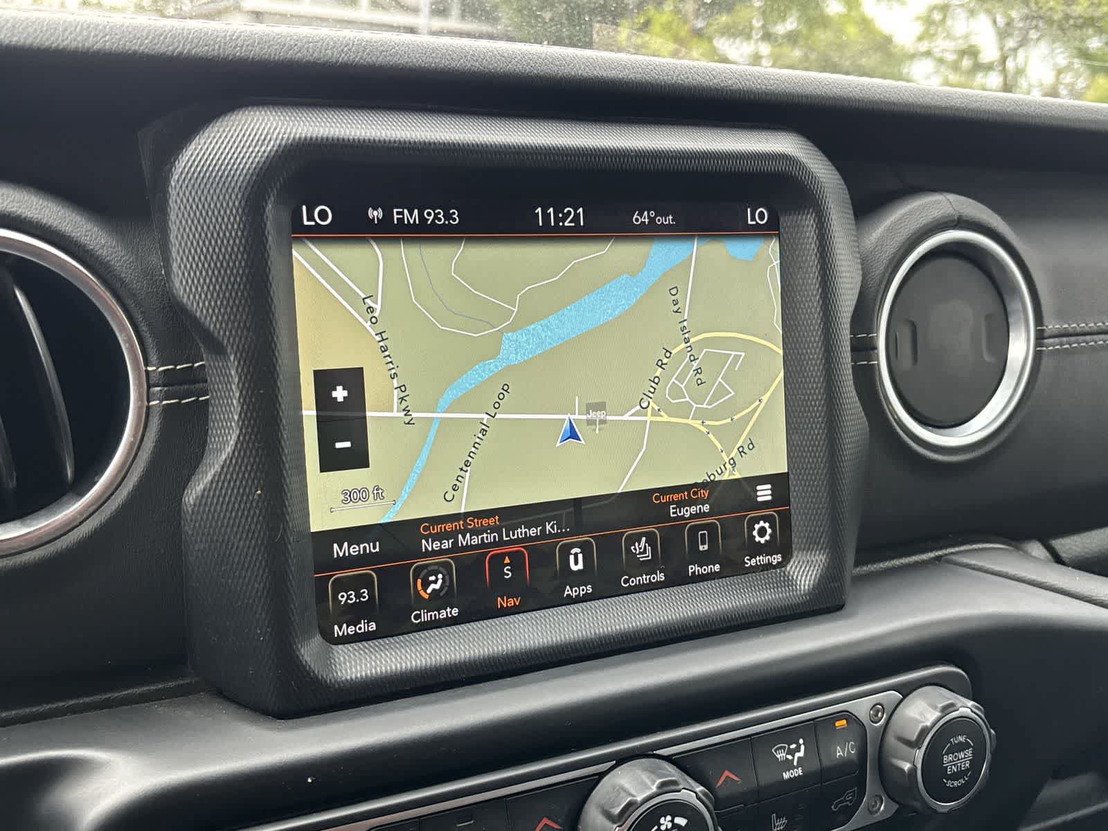 Certified 2020 Jeep Gladiator Overland AWD/4WD image 13