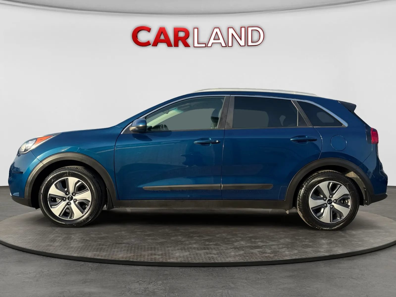 Used 2019 Kia Niro LX FWD image 2