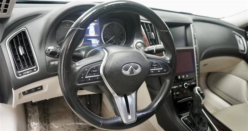 Used 2018 INFINITI Q50 Luxe w/ Essential Package (2.0T Luxe) image 10