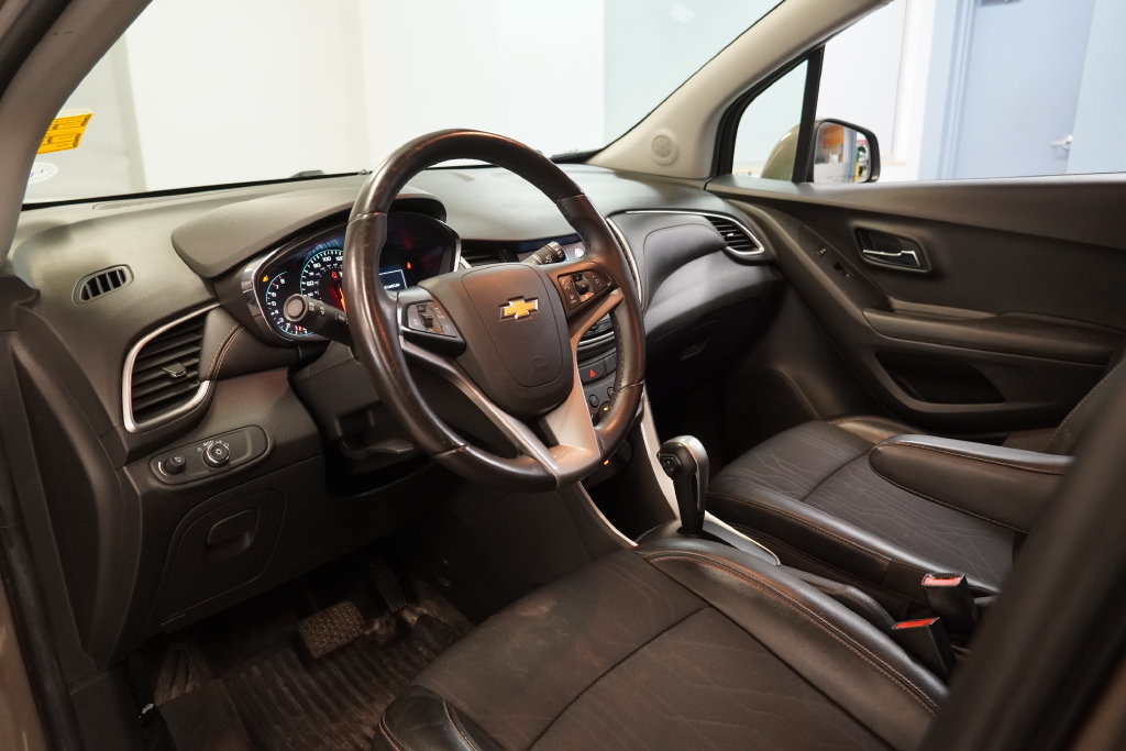 Used 2020 Chevrolet Trax LT w/ Driver Confidence Package FWD image 6